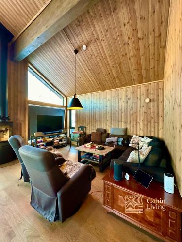 New cabin with jacuzzi, sauna and ski inout