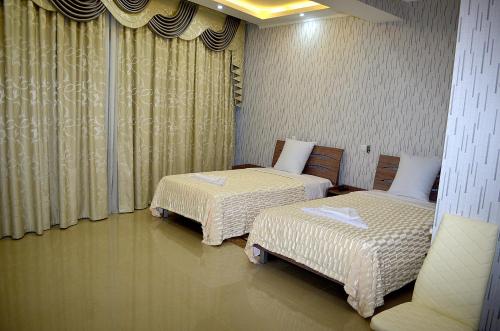 2 double beds