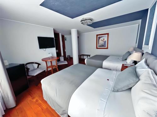 Twin Room image 10