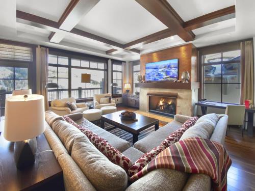 401 Empire Pass Ski-In Ski-Out Escape! Luxury at Deer Valley Mountains! condo