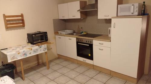 ห้องครัว, Gästezimmer Sommer Locktow (Gastezimmer Sommer Locktow) in เชอเนเฟลด์