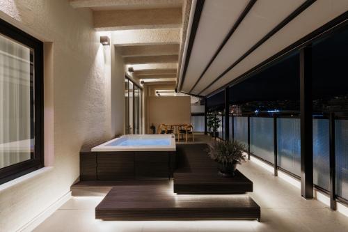 ACRON 12 penthouse Acropolis suites, Atene (foto 2)
