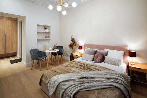 Raina Boulevard Exclusive Design Apartments by the Park, Riga