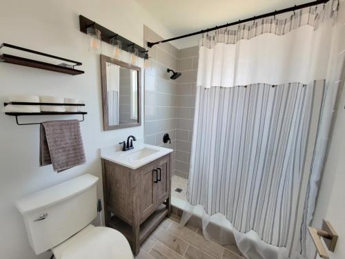 Room for rent with own bathroom Room for rent with own bathroom