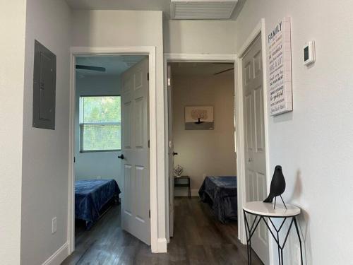 Serenity Bungalow Near Armature Works & Riverwalk in Tampa, USA