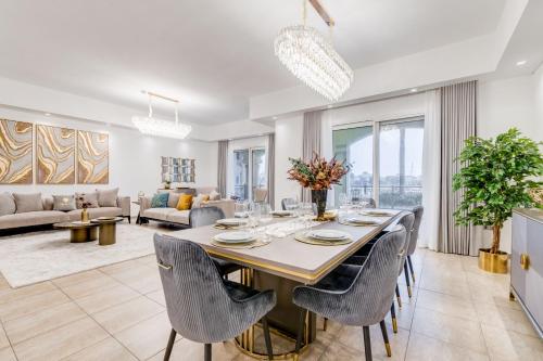 GLOBALSTAY. Luxury 3 Bedroom + Maid Townhouse with Sea View, Dubaj