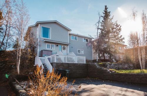 Yellowknife Downtown 50a ave Vacation Home