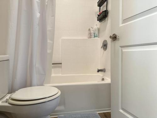 Hollywood Walk of Fame 1BR for Long Lease in Los Angeles, USA