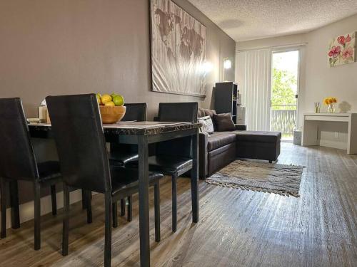 Hollywood Walk of Fame 1BR for Long Lease in Los Angeles, USA