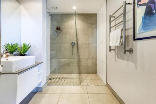 Backup-Powered Elegant City Balcony Apartment - image 10