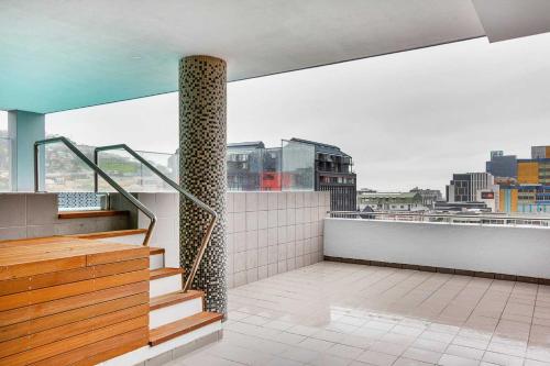 Backup-Powered Elegant City Balcony Apartment - image 7
