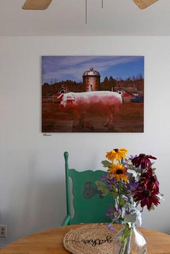 Cozy Modern Farmhouse 2 Bedroom Apartment in Torrington, USA
