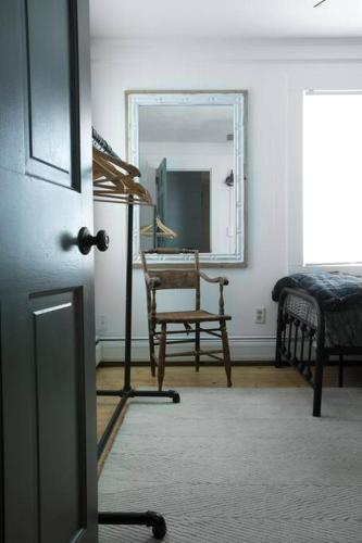 Cozy Modern Farmhouse 2 Bedroom Apartment in Torrington, USA