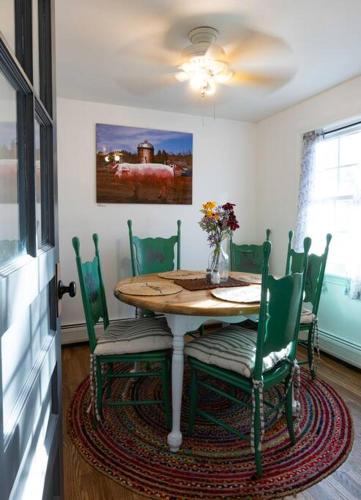 Cozy Modern Farmhouse 2 Bedroom Apartment in ทอริงตัน (คอนเนตทิคัต)