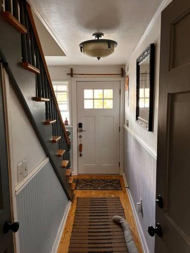 Cozy Modern Farmhouse 2 Bedroom Apartment in ทอริงตัน (คอนเนตทิคัต)