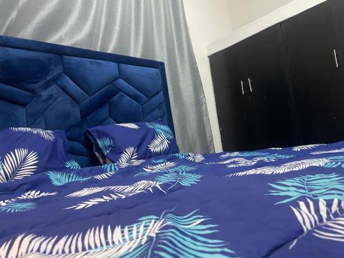 Essential Homez 3 Bedroom Serviced Apartment, Ago Palace way Okota