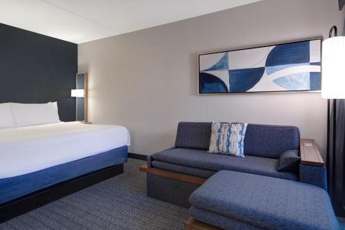 Courtyard by Marriott State College - image 11