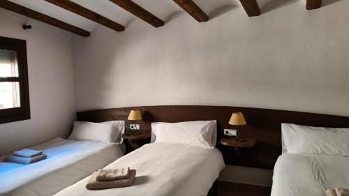 3 twin beds