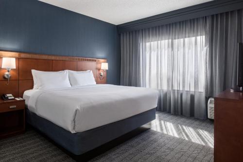 Courtyard by Marriott Phoenix Airport