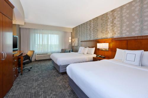 2 queen beds