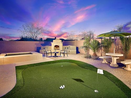 Prime Location, Heated Pool, Hot Tub, Fire Pit, Bbq, More thumb 3