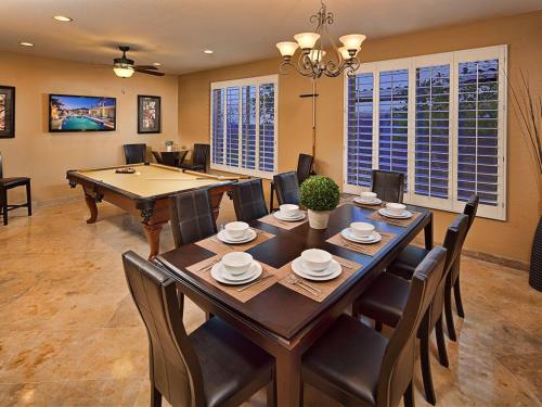 Prime Location, Heated Pool, Hot Tub, Fire Pit, Bbq, More thumb 4