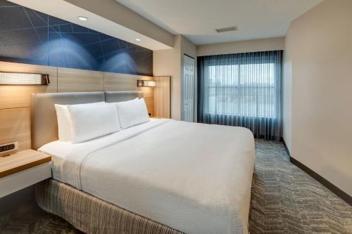 1 king bed, 1 sofa bed