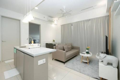 Cozy Skyline Retreat at Trion KL Level 63 - image 6