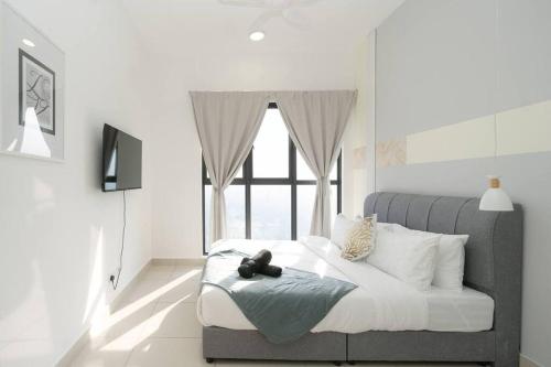 Cozy Skyline Retreat at Trion KL Level 63 - image 9