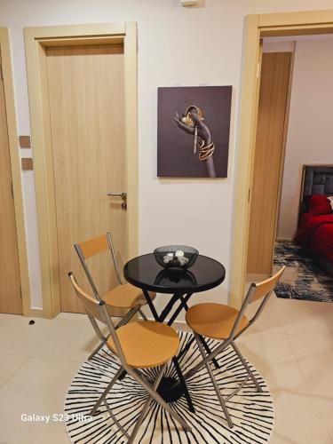 Ensuite one bedroom in a 2-bedroom with a shared living room, Дубай (фото 5)