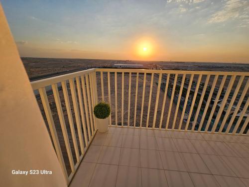 Ensuite one bedroom in a 2-bedroom with a shared living room, Дубай (фото 10)