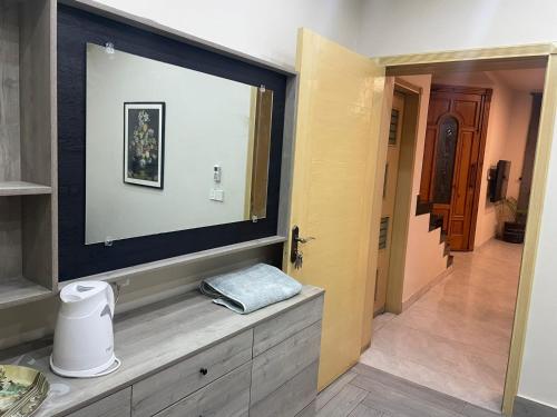 Double Room with Patio image 3