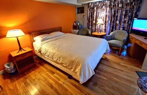 Queen Room