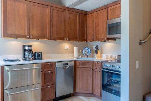 Villager Condo 1203 - Newly Remodeled and Resort Amenities