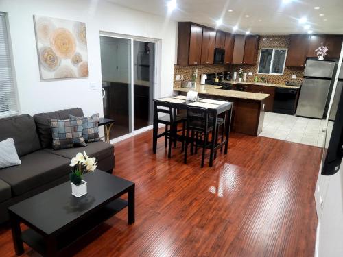 4 Bedrooms & 2.5 Bathrooms in LA, Los Angeles