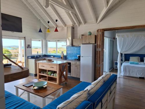 Beach House Lodge near สนามบินกูมัค