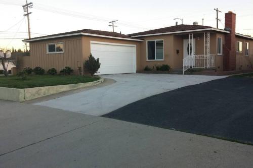 Family getaway 3 BR 2 Bath home in Lomita, CA. in Los Angeles, USA