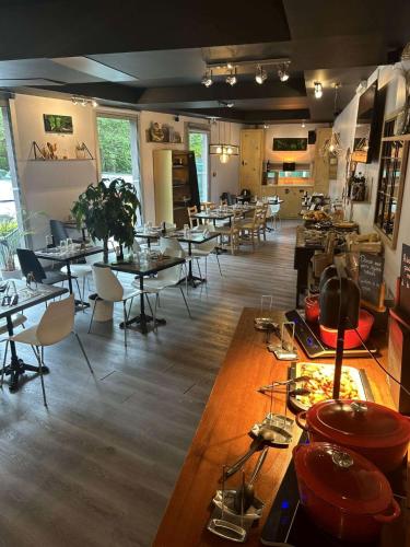 Standing Hotel Suites by Actisource - image 7