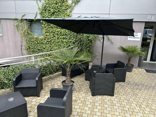 Standing Hotel Suites by Actisource - image 2