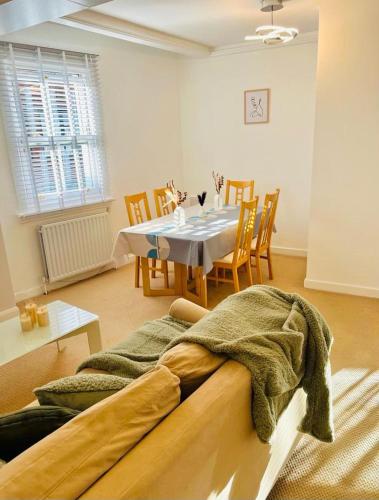 Captivating 2-Bed Apartment in Clapham - image 13