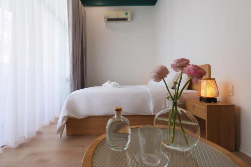 Deluxe Double Room with Balcony image 6