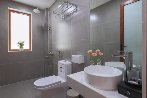 Deluxe Double Room with Balcony image 4