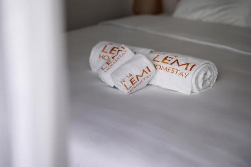 Deluxe Double Room with Balcony image 8