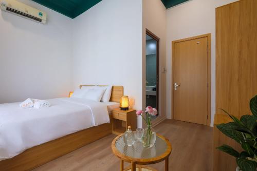 Deluxe Double Room with Balcony image 10