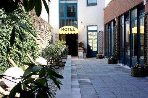 Cabo Nonsmoking-Hotel  - image 3