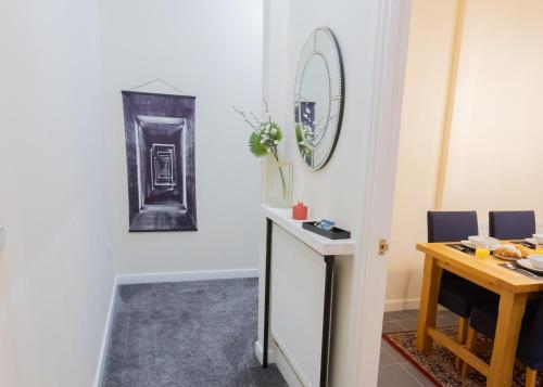 Stay at Waltz Gate - Apartment - Horley