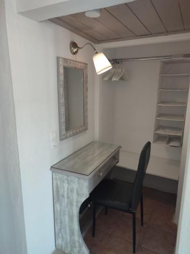 Single Room with Mountain View image 7