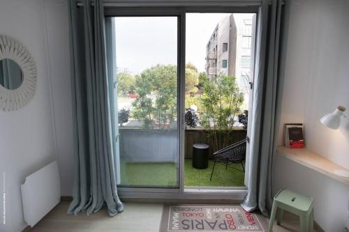 50m from the beach ultra cosy balcony near the cen