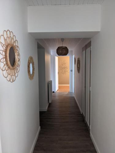 GRAND APPARTEMENT COSY DANS MAISON DE CAMPAGNE in แซ็ง-ปิแยร์