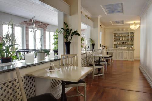 Restaurante, Park Hotel Linkoping Fawlty Towers in Linkoping
